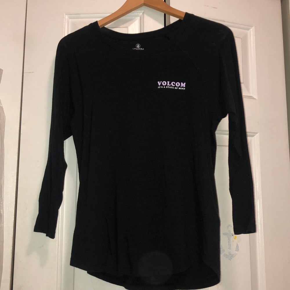 Woman’s Volcom 3/quarter length Tshirt